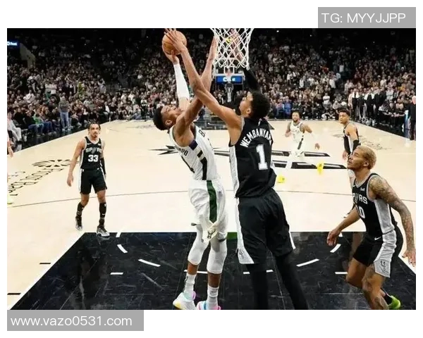 文班亚马新秀赛季表现抢眼场均20分10篮板3盖帽引领联盟