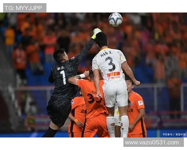 林加德与裁判的激烈对抗揭示了足球比赛中的争议与公平性问题